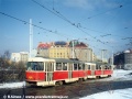 Přes kolejovou spojku zatahuje do areálu vozovny Pankrác souprava vozů T3 ev.č.6388+6389 vypravená na linku 4. | zima 1994