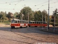 Souprava vozů T3 ev.č.6604+6605 na lince 11 odbočuje z Černokostelecké k zastávce Nad Primaskou. | 28.9.1997