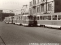 Souprava vozů T3 ev.č.6760+6761 vypravená na linku X12 míří od křižovatky u Hlávkova mostu k zastávce před Negrelliho viaduktem. | 10.4.1976