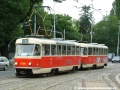 Souprava vozů T3 ev.č.6796+6797 vypravená na linku 1 opustila křižovatku Sirotčinec a míří k zastávce Vozovna Střešovice | 29.6.2005