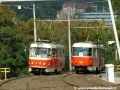 Na netradičním místě, mostní estakádě Krejcárek, se setkávají vozy T3 ev.č.6825 a T3SUCS ev.č.7105 vypravené na linku 25. | 27.9.2005