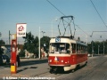 V zastávce Vozovna Střešovice stanicuje vůz T3 ev.č.6864 vypravený na linku 42, dopravující cestující ke Strahovskému stadionu na veletrh For Arch | 26.9.1997