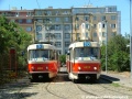 Setkání vozu T3 ev.č.6865 vypraveného na linku 5 na vnitřní koleji smyčky Olšanské hřbitovy se soupravou vozů T3 ev.č.6825+6852 vypravenou na linku náhradní dopravy 30. | 17.7.2006