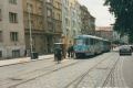 Souprava vozů T3SUCS ev.č.7116+7117 vypravená na linku 22 odbavuje cestující v zastávce Čechovo náměstí v Minské ulici. | 26.6.1997