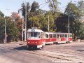 Souprava vozů T3SUCS ev.č.7210+7211 na lince 9 projíždí obloukem křižovatky Karlovo náměstí k Moráni | 6.9.2003