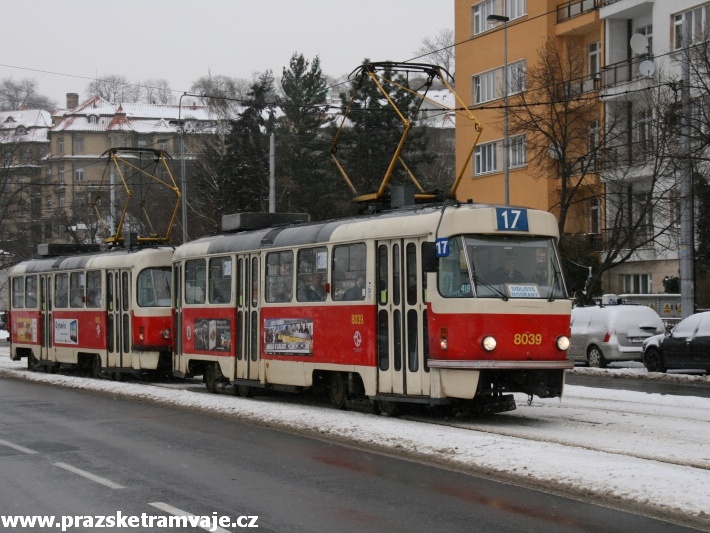 Souprava vozů T3M ev.č.8039+8101 vypravená na linku 17 míří k Podolské vodárně. | 15.12.2010