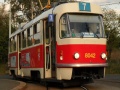 Vůz T3M ev.č.8042 vypravený na linku 7 manipuluje ve výstupní zastávce smyčky Ústřední dílny Dopravního podniku. | 17.9.2011