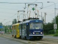 Souprava vozů T3M ev.č.8054+8048 vypravená na linku 4 míří Kolbenovou ulicí ke stejnojmenné zastávce. | 24.7.2006