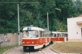 Občas se i na lince X-B objevilo záložní vlak X. To pak bylo X na druhou, jak dokazuje souprava vozů T3M ev.č.8071+8036 ve smyčce Hlubočepy. | 24.9.2002