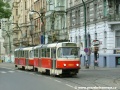 Souprava vozů T3R.P ev.č.8234+8234 vypravená na linku 18 míří k v zastávce Jiráskovo náměstí | 16.5.2004