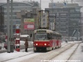 Do zastávky Pražského povstání vjíždí souprava vozů T3R.P ev.č.8238+8239 vypravená na linku 18.  | 10.1.2010