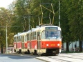 Zastávku Drinopol právě opustila souprava vozů T3R.P ev.č.8310+8311 vypravená na odkloněnou linku 20. | 27.8.2005