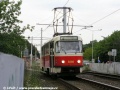 Vůz T3R.P ev.č.8385 vypravený na linku 21 u zastávky Přístaviště zatahuje do smyčky Nádraží Braník. | 30.6.2004