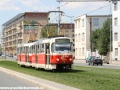 Souprava vozů T3R.P ev.č.8518+8519 vypravená na linku 10 míří zatravněným úsekem k zastávce Nádraží Libeň. | 14.7.2007