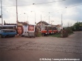 Souprava vozů T6A5 ev.č.8602+8601 odstavená v zatrolejované části spojovací koleje mezi tramvajovou a železniční tratí, na snímku je stále ještě zachovalé původní křížení | 5.5.1996