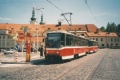 Souprava vozů T6A5 #8605+#8606 vypravená na linku náhradní tramvajové dopravy 33 stanicuje v zastávce Pohořelec. | 25.5.2001
