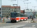 Souprava vozů T6A5 ev.č.8605+8606 vypravená na linku 39 opustila zastávku Na Knížecí a provozně nevhodným esíčkem se dostává zpět do vozovky. | 7.5.2006