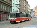 Souprava vozů T6A5 ev.č.8687+8688 vypravená na linku 10 vyčkává v oblouku mezi protisměrnými zastávkami Ruská na signál volno na světelné signalizaci | 11.6.2005