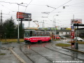 Vůz T6A5 ev.č.8721 v celovozovém reklamním polepu propagujícím mobilního operátora T-mobile vjíždí na vloženém pořadí linky 8 na vnitřní kolej smyčky Starý Hloubětín. | 16.12.2011