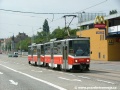 Souprava vozů T6A5 ev.č.8737+8734 vypravená na linku 22 míří Letenskou plání k zastávce Sparta. | 1.8.2004