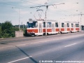 Vůz KT8D5 ev.č.9002 z první dodané čtyřkusové série vypravený na linku 15 opouští smyčku Lehovec. | 1986