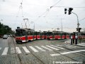 Vozy KT8D5 ev.č.9013 a 9017 projíždí během kolaudace souběžnou jízdou nejen všechna kritická místa křižovatky Letenský tunel, v nichž by mohlo hrozit riziko potkání se protijedoucích tramvají. | 20.8.2007