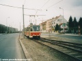 Vůz KT8D5 ev.č.9024 vypravený na linku 24 opouští jednokolejný úsek tramvajové tratě ve směru k zastávce Štěpničná. | 6.4.2002