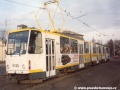 Vůz KT8D5 ev.č.9028 vypravený na linku 8 s celoplošnou reklamou Renault vjíždí do zastávky Vozovna Střešovice | zima 1996