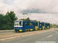 Vůz KT8D5 ev.č.9032 vypravený na linku 8 opustil zastávku Říčanova a míří na Vypich. | 5.10.2002