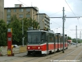 Vůz KT8D5 ev.č.9039 vypravený na linku 3 stanicuje v zastávce Sídliště Hloubětín. | 26.7.2004