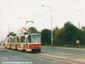 Vůz KT8D5 ev.č.9040 vypravený na linku 8 ještě v původním laku klesá k zastávce Říčanova. | 5.10.2002
