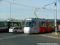 Skládání tramvaje Škoda 14T ev.č.9113 na pražské koleje na předávací koleji Zličín | 30.10.2006
