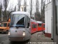 Vůz Škoda 14T ev.č.9119 vjíždí do haly denního ošetření vozovny Motol. | 16.2.2007