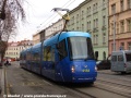 Vůz Škoda 14T ev.č.9154 vypravený na linku 18 odbavuje cestující v zastávce Nuselská radnice. | 21.10.2011