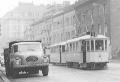 Souprava brněnkých dvounápravových vozů ev.č.99+185 na křižovatce Švábky v roce 1971