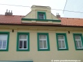 Vyšperkovaná fasáda domu č.or.15 s renovovanými růžicemi. | 19.04.2012