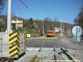 Pracovní vůz T3 ev.č.5521 v dočasně zřízené zastávce Trojská, která bude na této traťové koleji dlouhodobě výstupní i nástupní.  | 27.3.2014