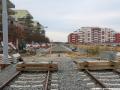 Pohled ze smyčky Sídliště Barrandov na vznikající spodek tramvajové tratě, vedený podél Werichovy ulice. | 20.11.2021