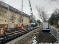 Ve Vlastině ulici pokračuje výstavba tratě systémem W-tram ve zřízené odhlučněné vaně již bezprostředně u Evropské ulice. | 29.03.2023