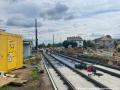 Pokračující stavba tramvajové tratě v místě nového propojení Vlastiny a Evropské ulice. | 27.06.2023