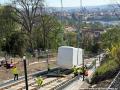 Vůz lanové dráhy na Petřín budoucího čísla 1 dosedá na koleje v prostoru Abtovy výhybny.  | 22.04.2026