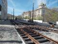 Pohled od Vinohradské ulice na trať podél Legerovy ulice. | 25.04.2026