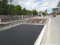 Před zastávkami Vinohradské hřbitovy jsou již v tramvajovém tělese položeny antivibrační rohože.  | 14.05.2026