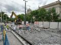 Podél Legerovy ulici probíhá zádlažba kolejí. | 04.06.2026