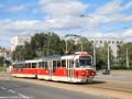 K zastávce Nové Strašnice míří Černokosteleckou ulicí souprava vozů T3R.PLF/PX #8280+#8274 vypravená na 4. pořadí linky 19. | 30.08.2026