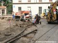 Vytěžování původní kolejové konstrukce křižovatky Albertov dva dny po zahájení výluky. | 16.5.2007