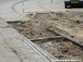 Vytěžování původní kolejové konstrukce křižovatky Albertov dva dny po zahájení výluky. | 16.5.2007