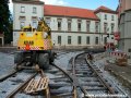 Na rekonstruované křižovatce Albertov byla dokončena pokládka asfaltového krytu vozovky v přímém směru kolejové křižovatky, práce se přesunuly zejména na dokončení vrcholu ústícího do Svobodovy ulice. | 23.6.2007