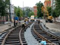 Na rekonstruované křižovatce Albertov byla dokončena pokládka asfaltového krytu vozovky v přímém směru kolejové křižovatky, práce se přesunuly zejména na dokončení vrcholu ústícího do Svobodovy ulice. | 23.6.2007