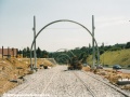 Podél barrandovské výstupní komunikace již leží tramvajové koleje. | 9.8.2003